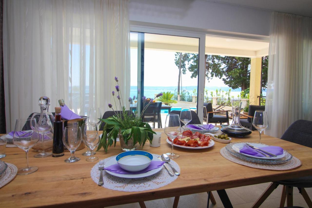 Villa Beachfront Sea Palace Kaštela Buitenkant foto