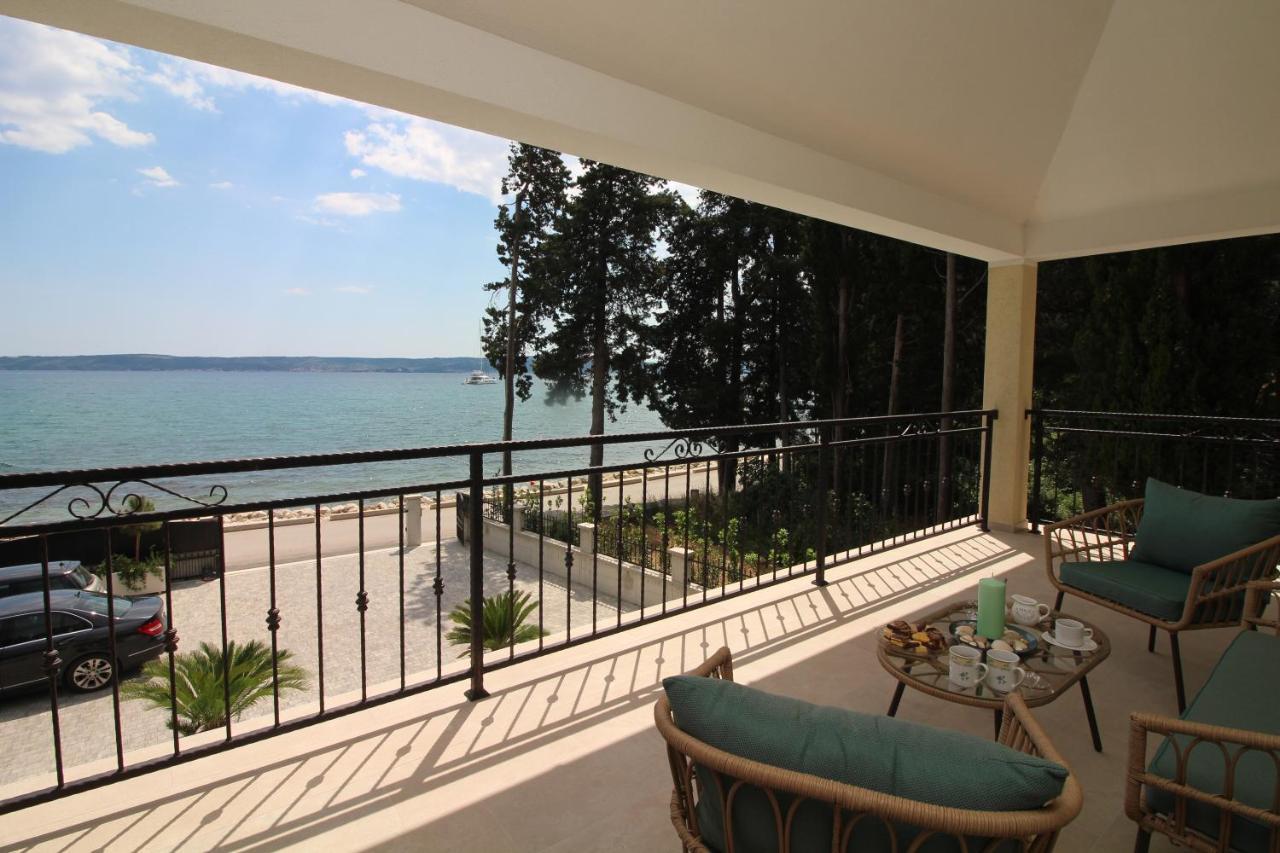 Villa Beachfront Sea Palace Kaštela Buitenkant foto