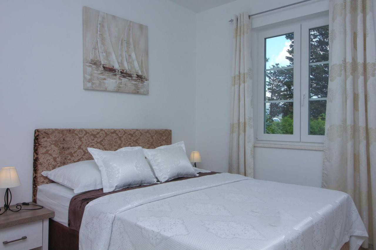 Villa Beachfront Sea Palace Kaštela Buitenkant foto