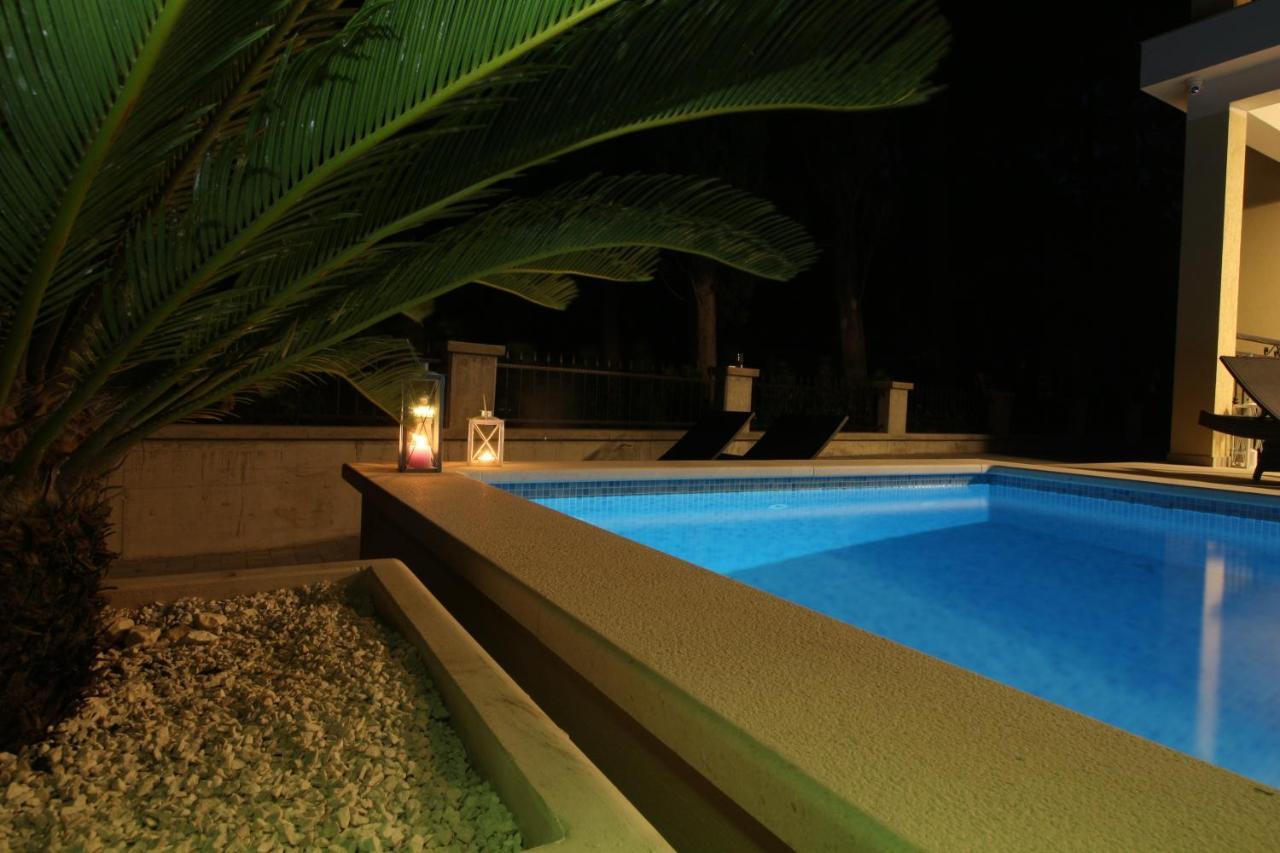 Villa Beachfront Sea Palace Kaštela Buitenkant foto